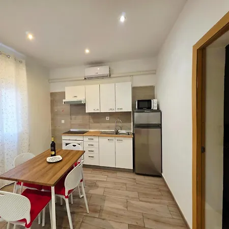 Gonzalo House Cristianos *